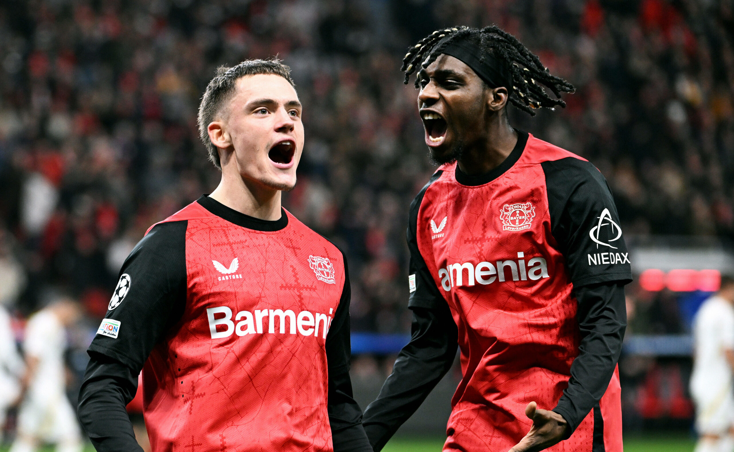 Florian Wirtz und Jeremie Frimpong jubeln