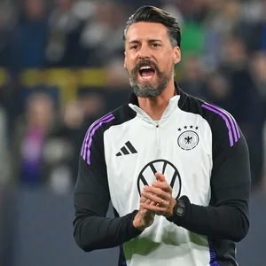 Sandro Wagner gestikuliert