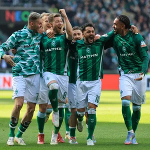Werder-Profis jubeln nach einem Treffer gegen Bochum.