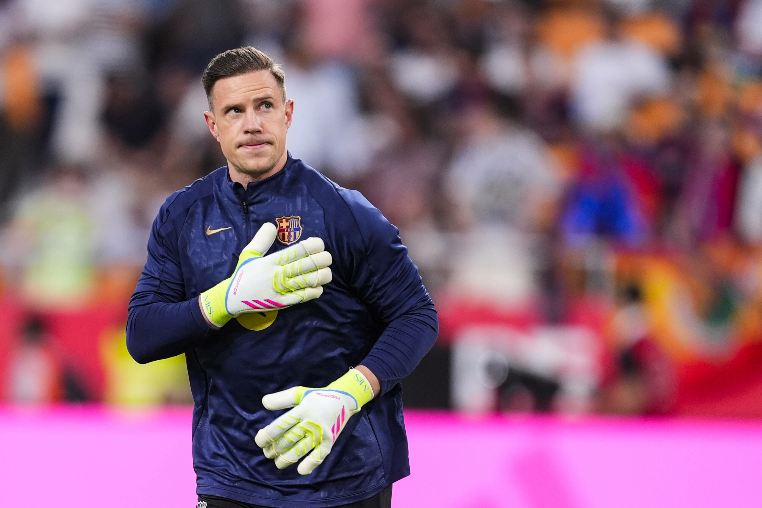 Marc-Andre ter Stegen beim vorm Aufwärmen