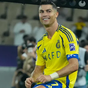 Cristiano Ronaldo lächelt