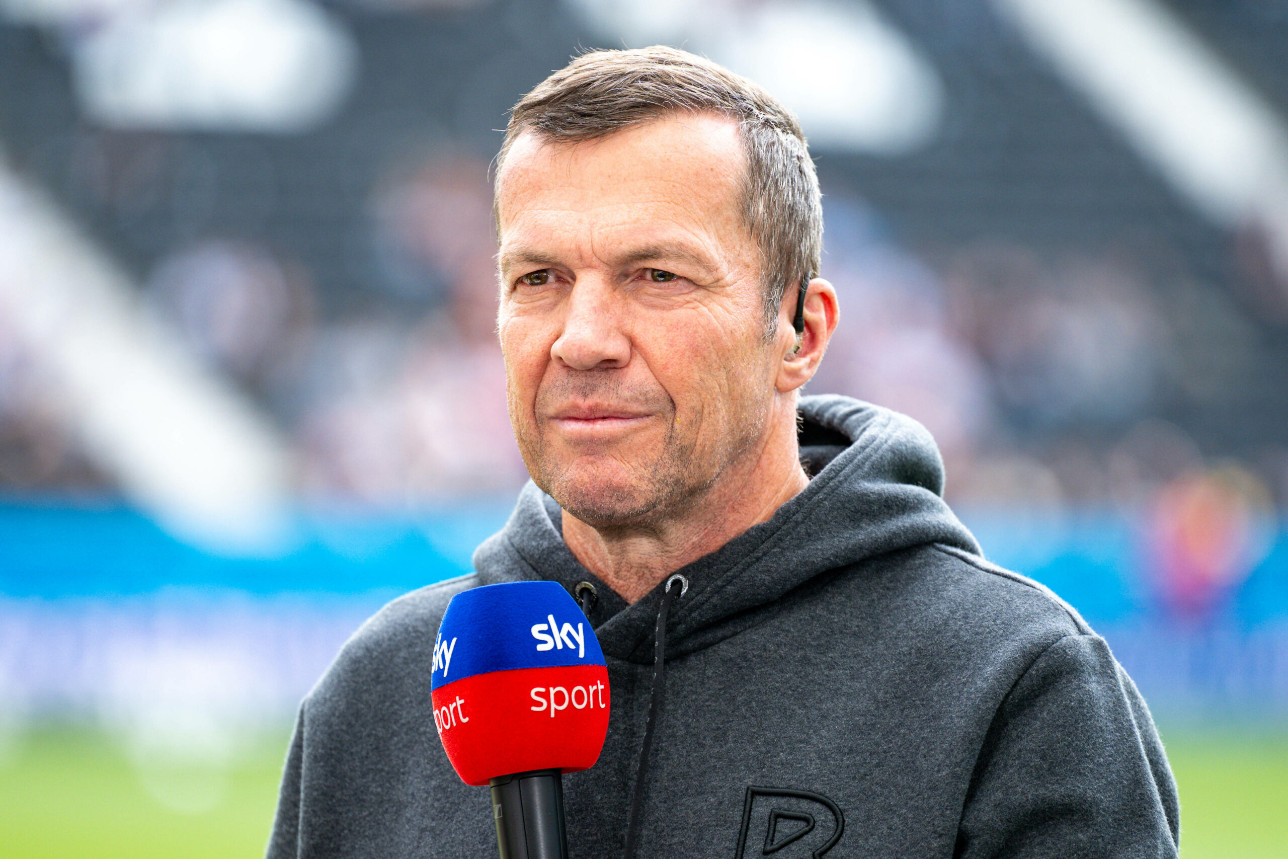 Lothar Matthäus mit Sky-Mikrofon