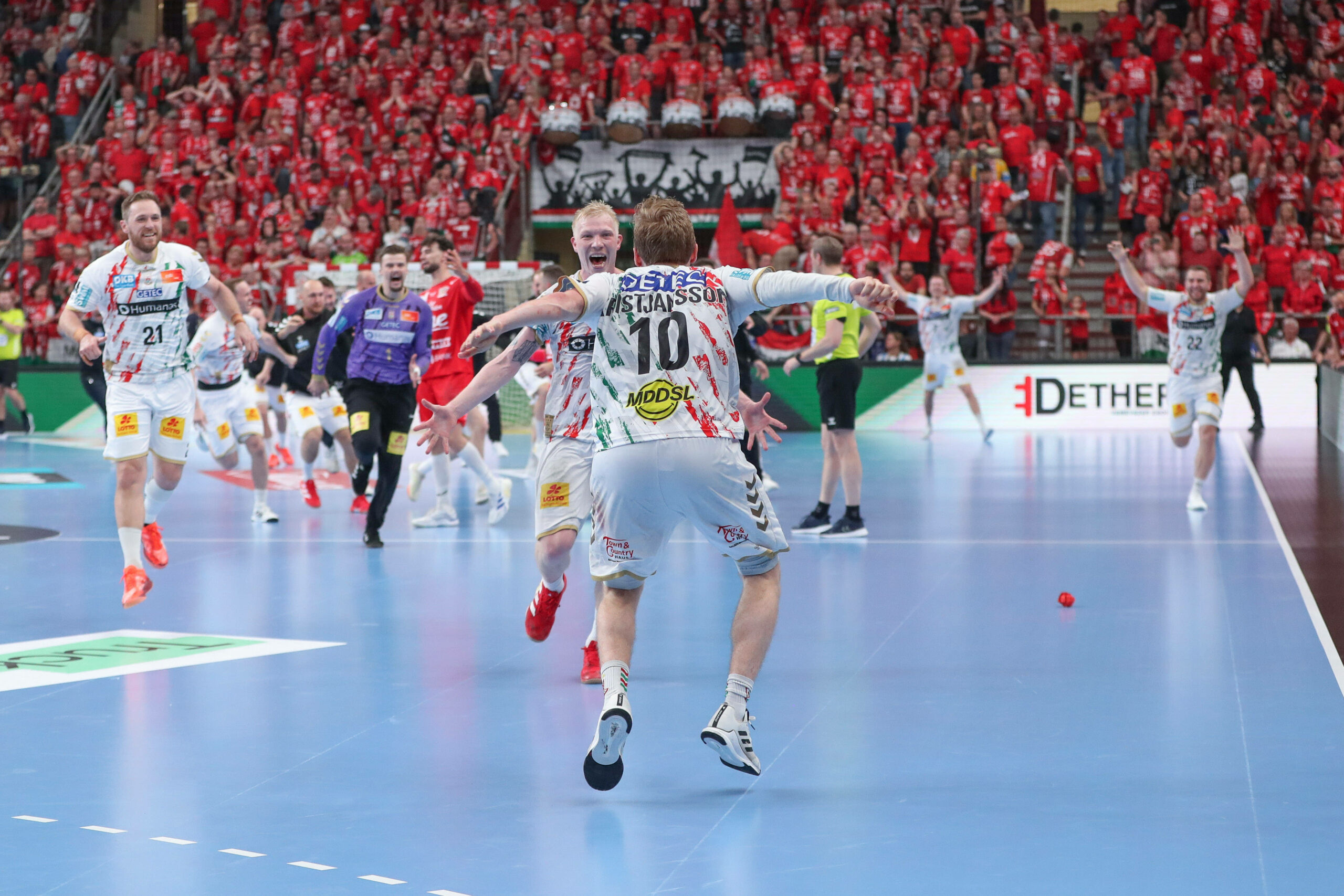 Magdeburg feiert in Veszprem den Einzug ins Final Four