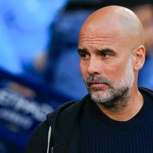 Pep Guardiola schaut zur Seite