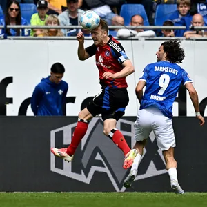 Sebastian Schonlau köpft