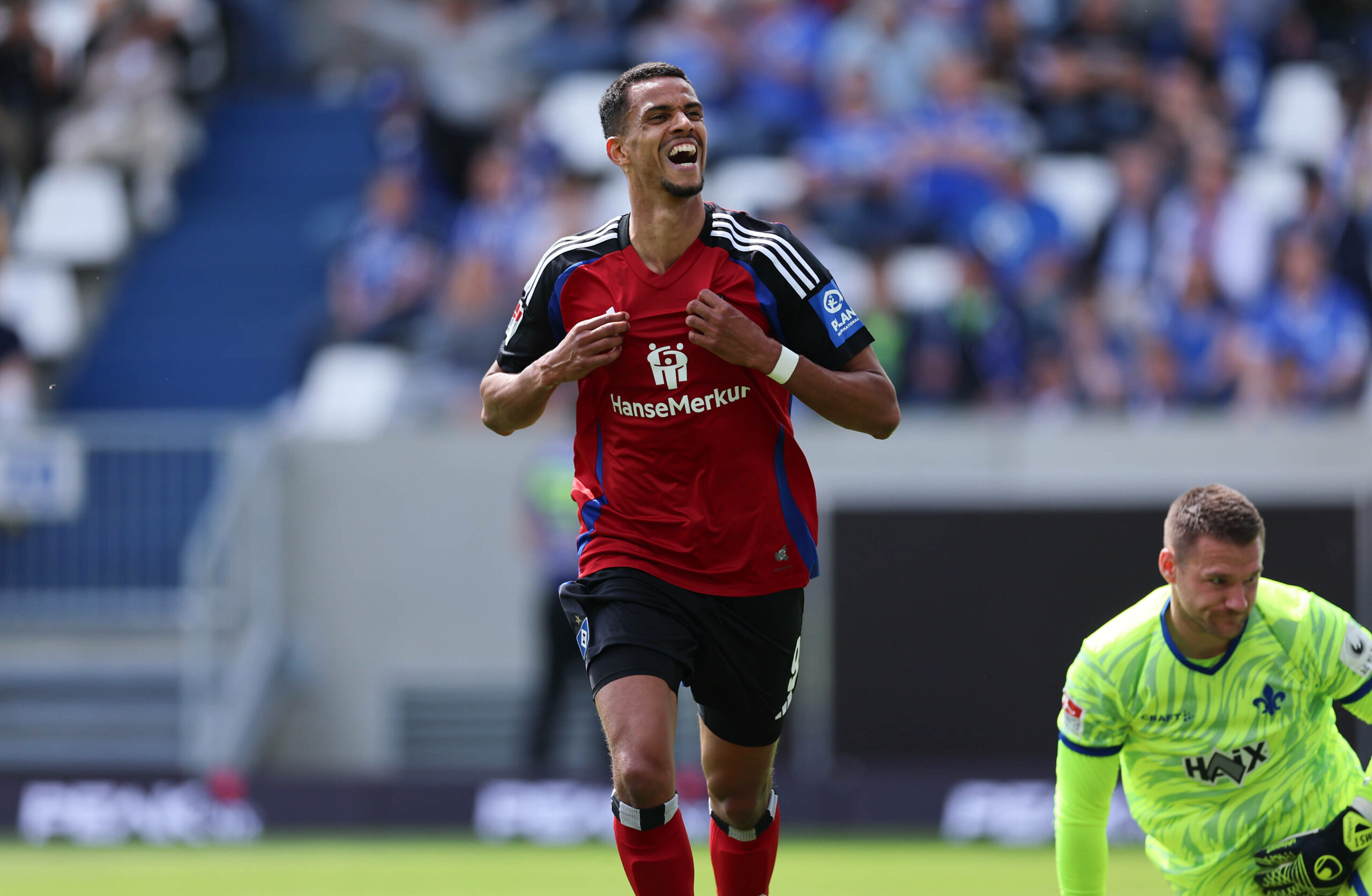 Robert Glatzel jubelt über seinen Treffer zum 4:0 gegen Darmstadt.