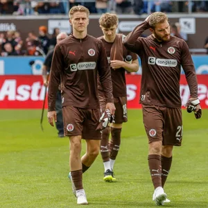 Erik Ahlstrand, Lars Ritzka und Adam Dzwigala gehen auf den Platz