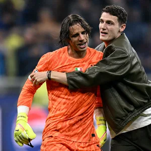 Yann Sommer war nach dem Einzug ins Finale gerührt, feierte mit Benjamin Pavard.