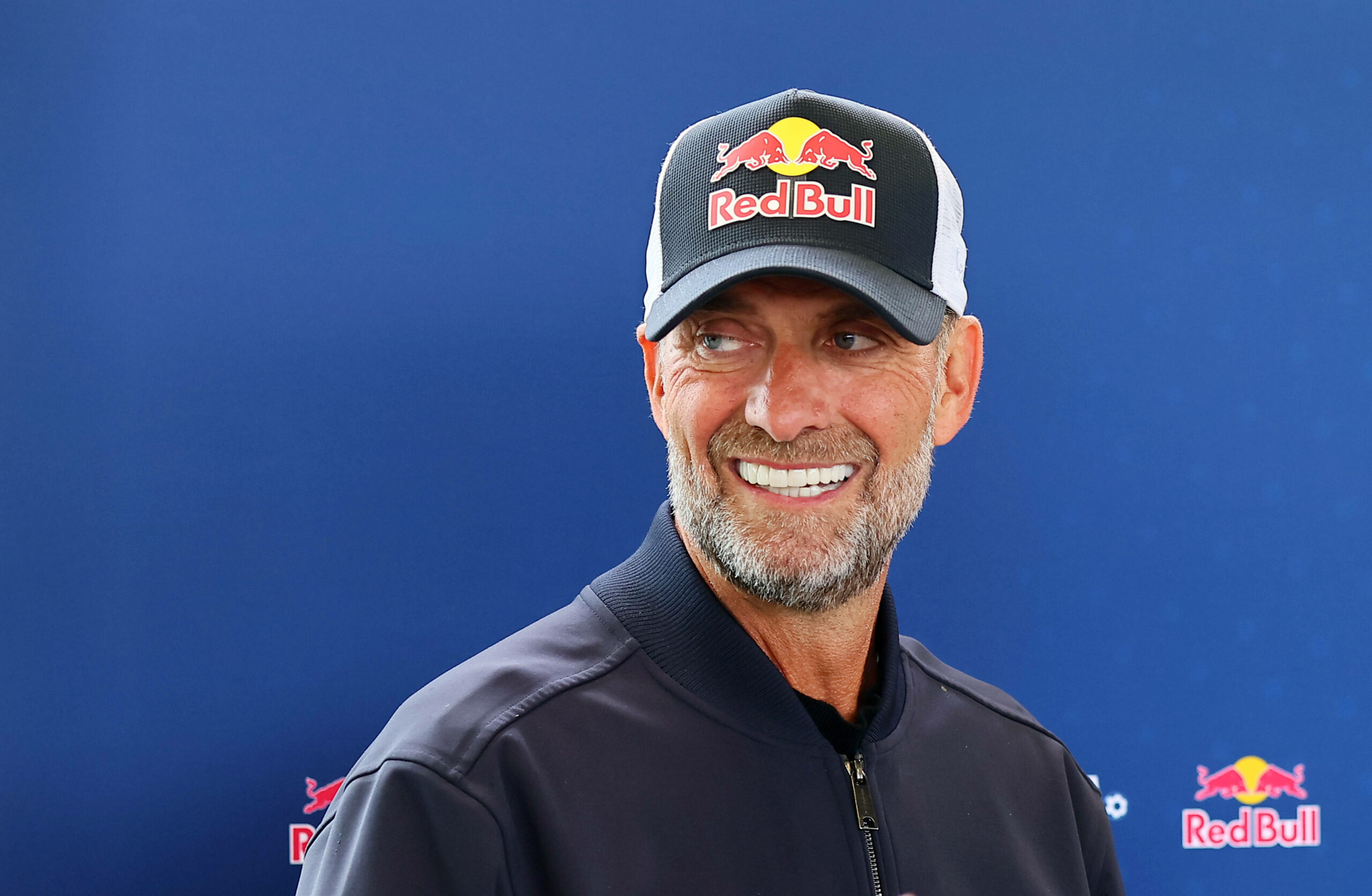 Jürgen Klopp mit Red-Bull-Kappe
