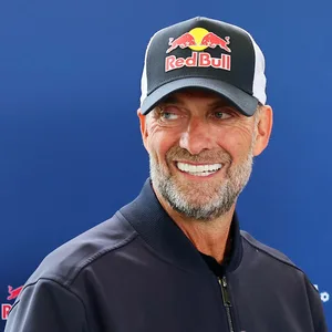 Jürgen Klopp mit Red-Bull-Kappe