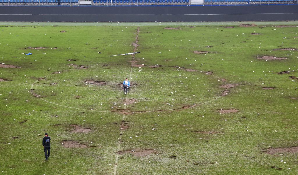 Mit-Folgen-f-r-Ed-Sheeran-und-den-HSV-Volkspark-Rasen-nur-noch-ein-Flickenteppich