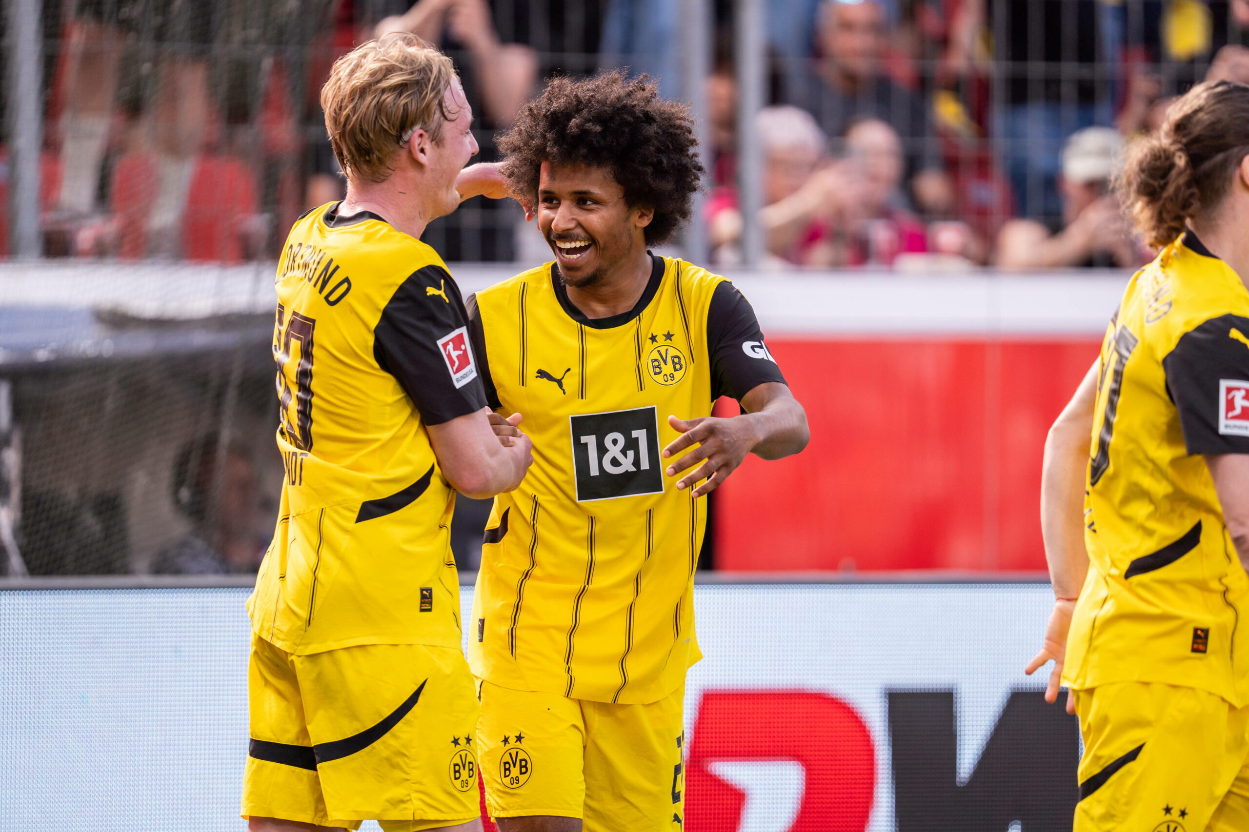 Julian Brandt und Karim Adeyemi jubeln