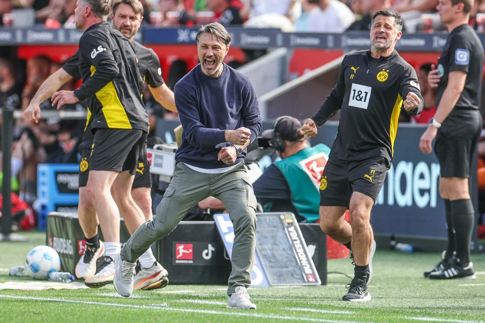Niko Kovac jubelt mit seinem Trainerteam nach einem Tor