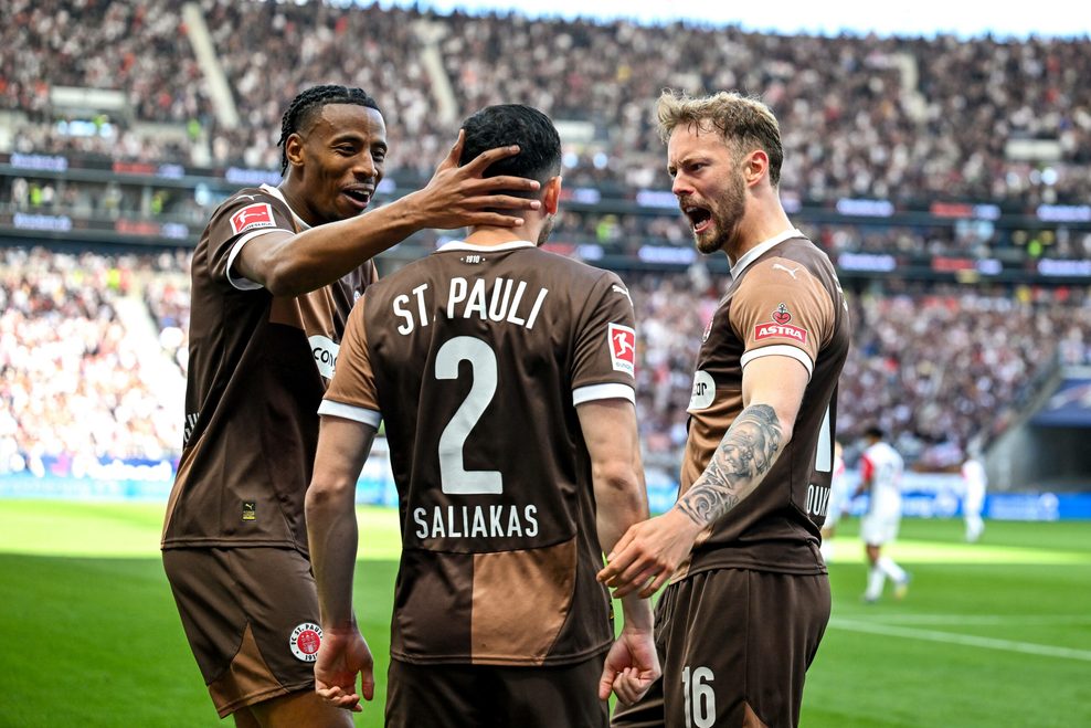 Morgan Guilavogui und Manolis Saliakas jubeln