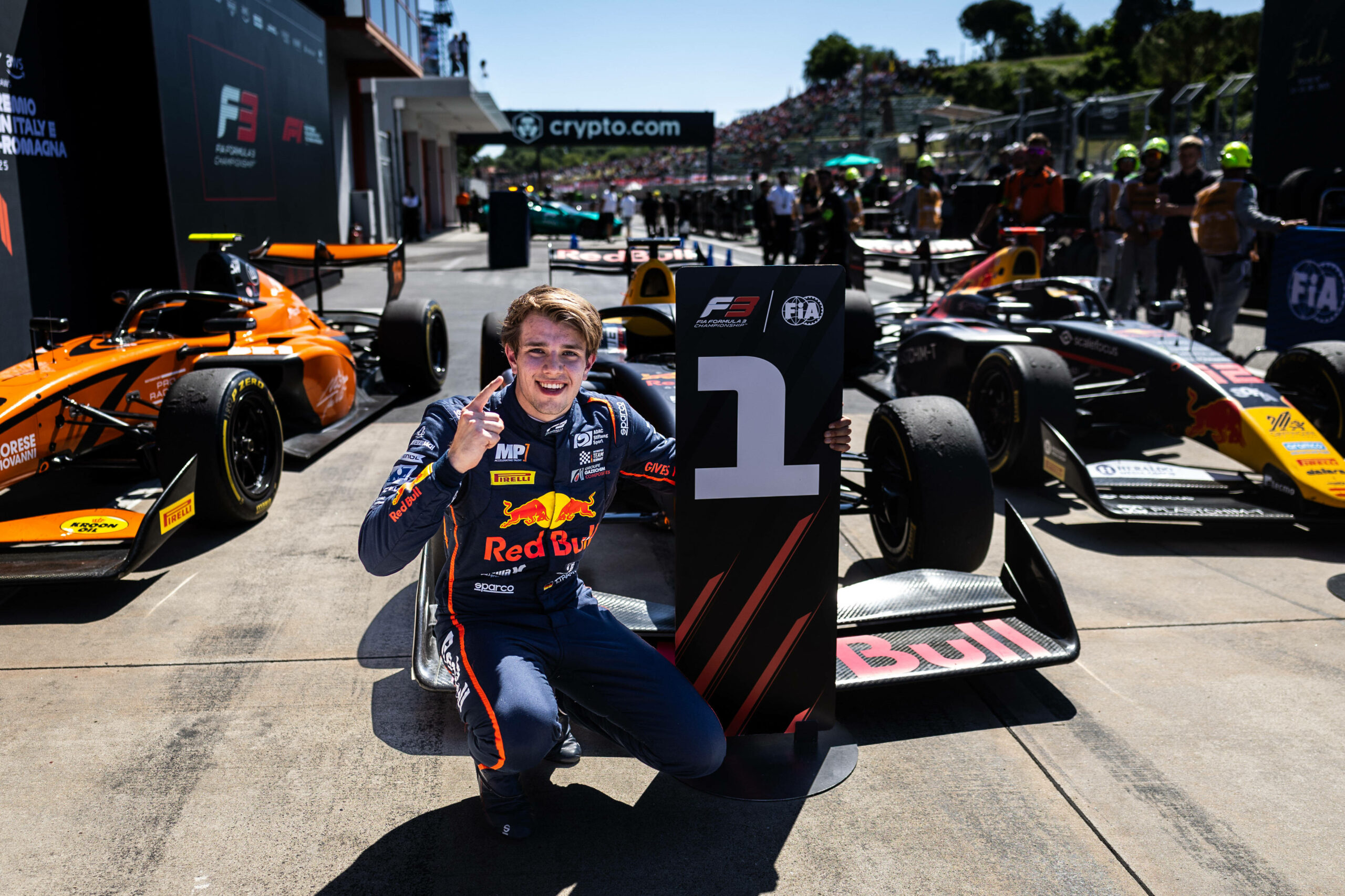 Tim Tramnitz jubelt über seinen Sieg im Sprint von Imola