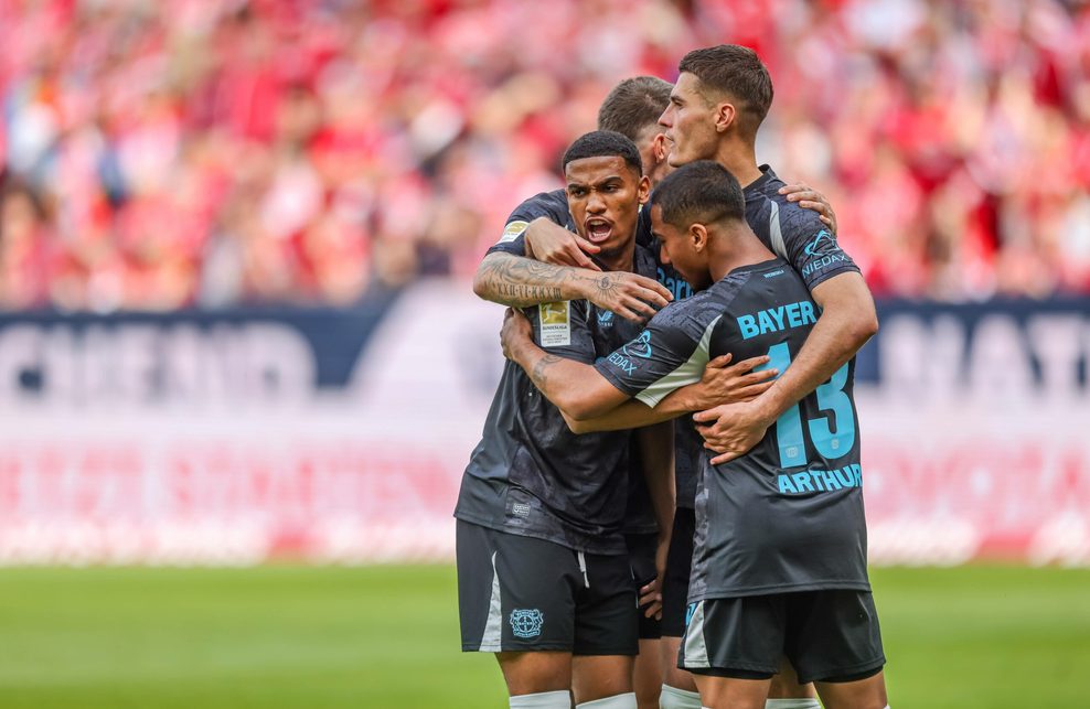 Patrik Schick jubelt zusammen mit Arthur und Adli