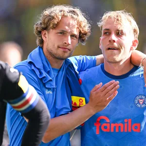 Fiete Arp muntert Timo Becker auf
