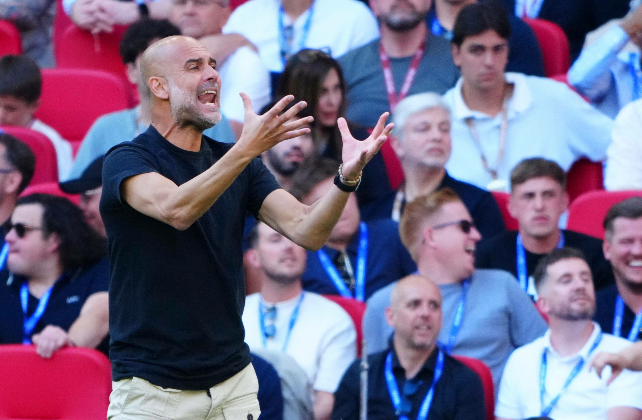 Pep Guardiola sichtlich frustriert auf der Seitenlinie