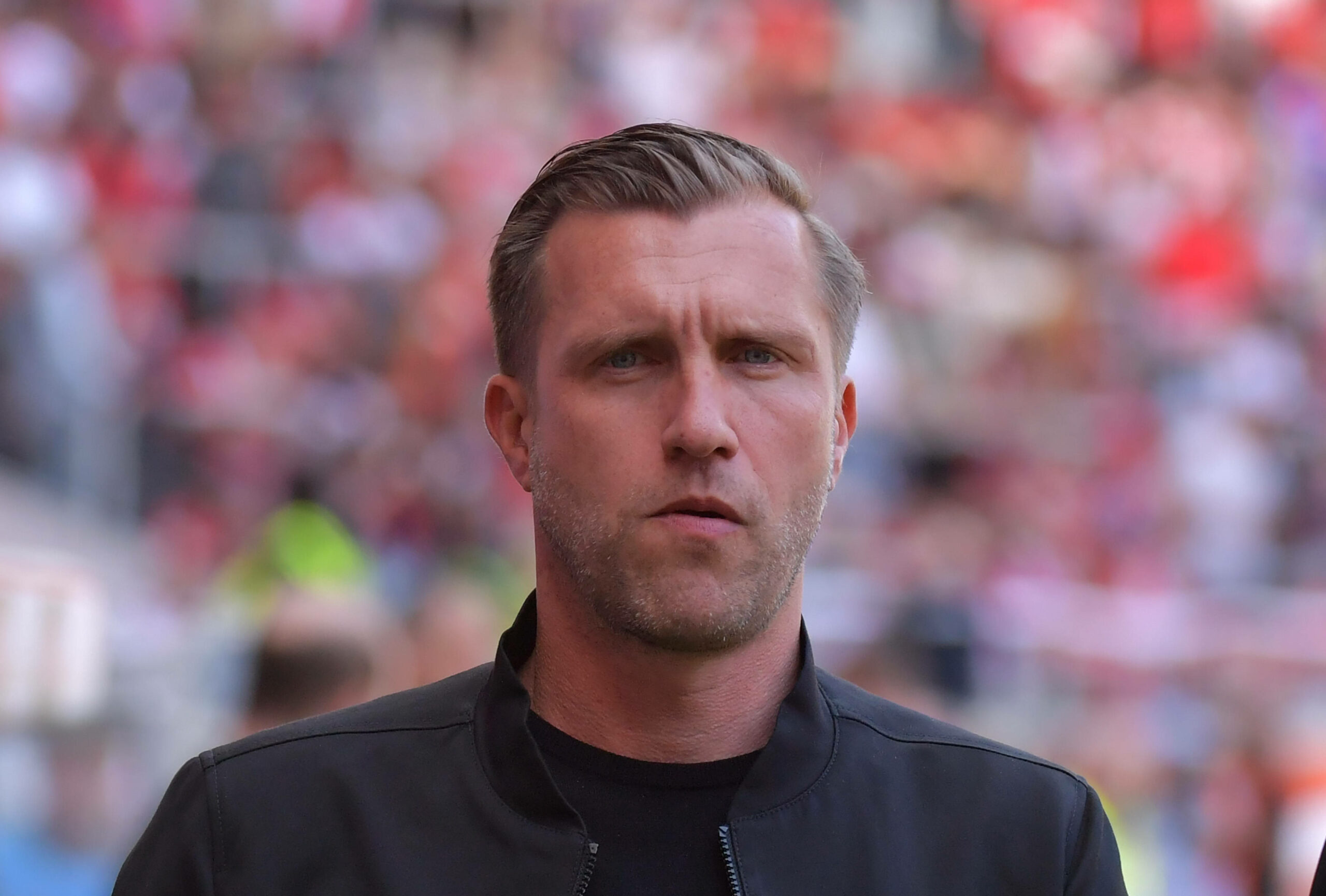 Markus Krösche mit unzufriedener Miene