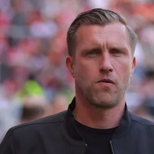 Markus Krösche mit unzufriedener Miene