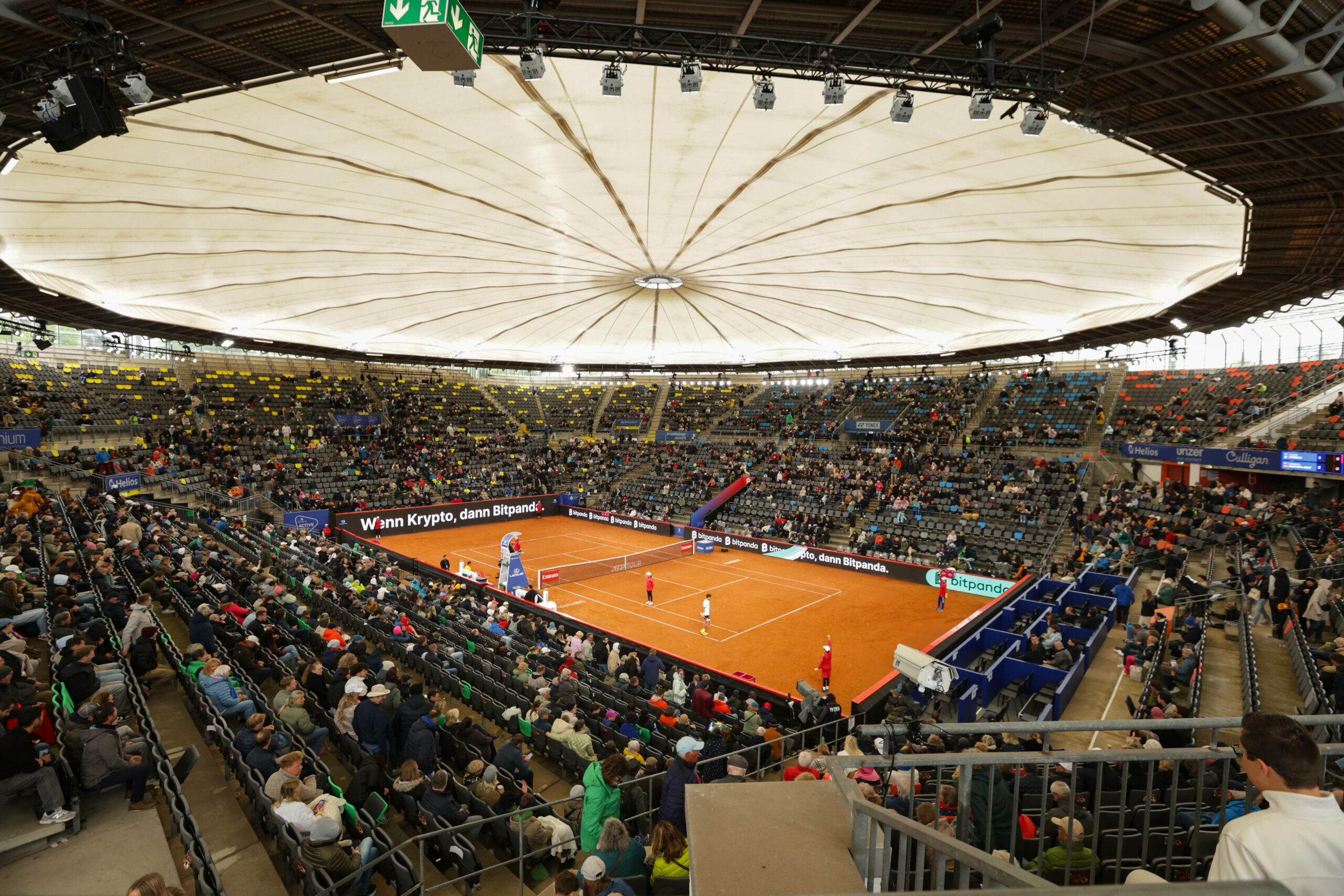 Nachdem sich am Mittwoch Alexander Zverev am Rothenbaum verabschiedete, setzte es einen Tag später die nächste Hiobsbotschaft.