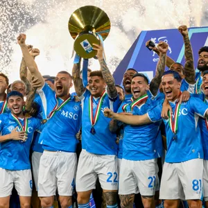 Die Spieler von SSC Neapel jubeln mit dem Scudetto