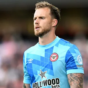 Mark Flekken im Brentford-Trikot