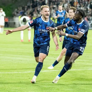 Leo Scienza bejubelt sein 2:1 in Elversberg