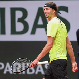 Alexander Zverev hatte während seines Erstrunden-Spiels in Paris gute Laune.