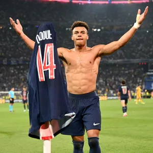 Désiré Doué feiert sein zweites Tor im Champions-League-Finale für Paris Saint Germain.