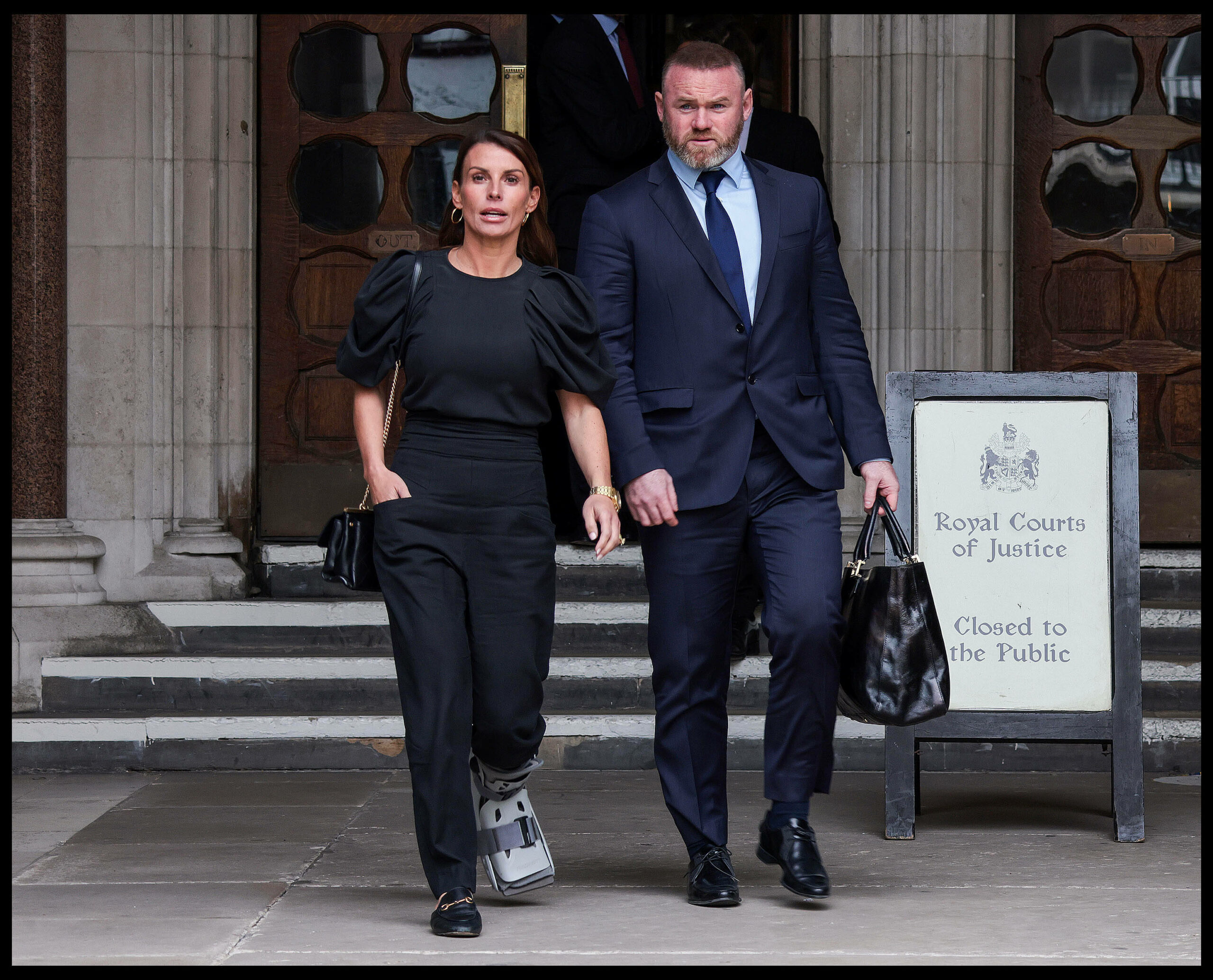 Coleen Rooney mit Ehemann Wayne bei der Verhandlung des Prozesses 2022