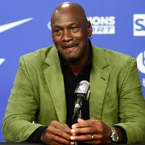 Michael Jordan bei einer Pressekonferenz