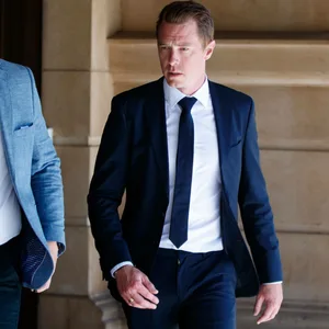 Rohan Dennis verlässt den Gerichtsaal