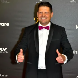 Jan Ullrich hebt beide Daumen
