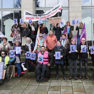 Proteste vor dem Gerichtsgebäude zum Auftakt des Prozesses im Februar.
