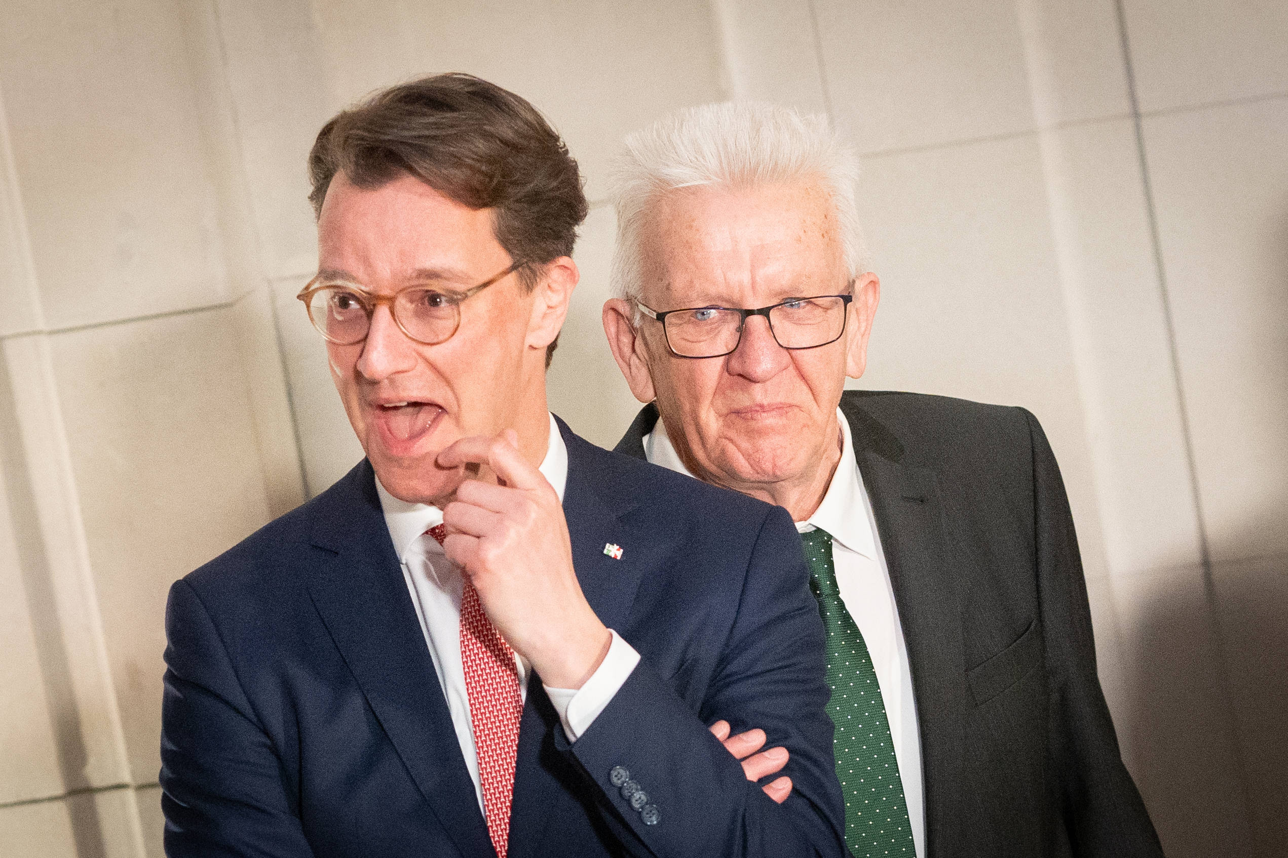 Winfried Kretschmann und Hendrik Wüst bei einer Konferenz der Regierungschefs der Länder