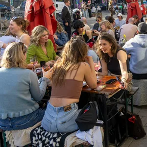 An den Wochenenden sind Hamburgs Restaurants oft rappelvoll.