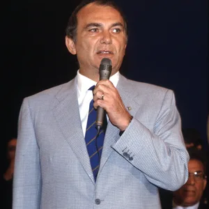 Ernesto Pellegrini im Anzug