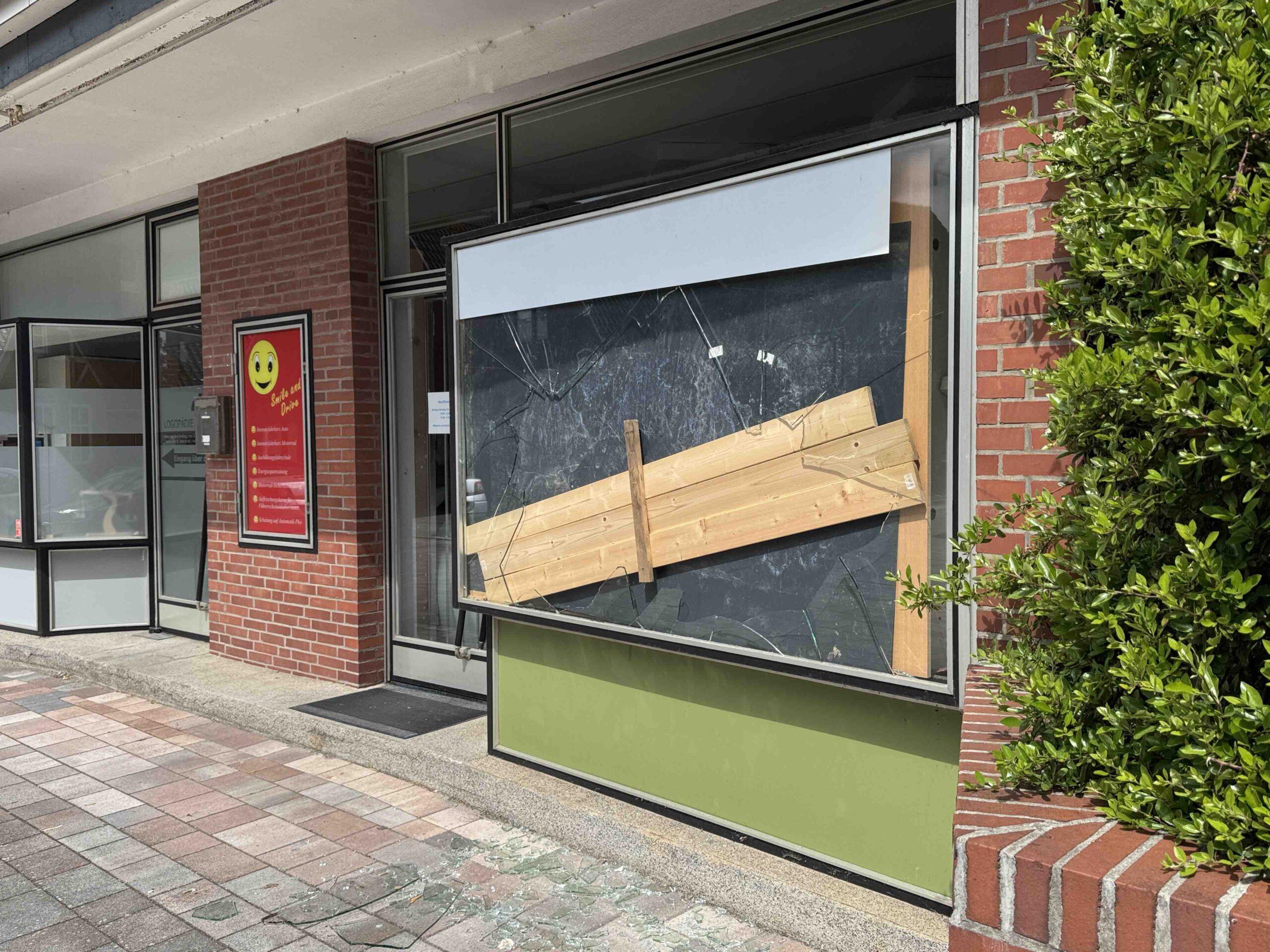 Einbruch bei Juwelier in Horneburg – Täter erbeuten Schmuck und Uhren