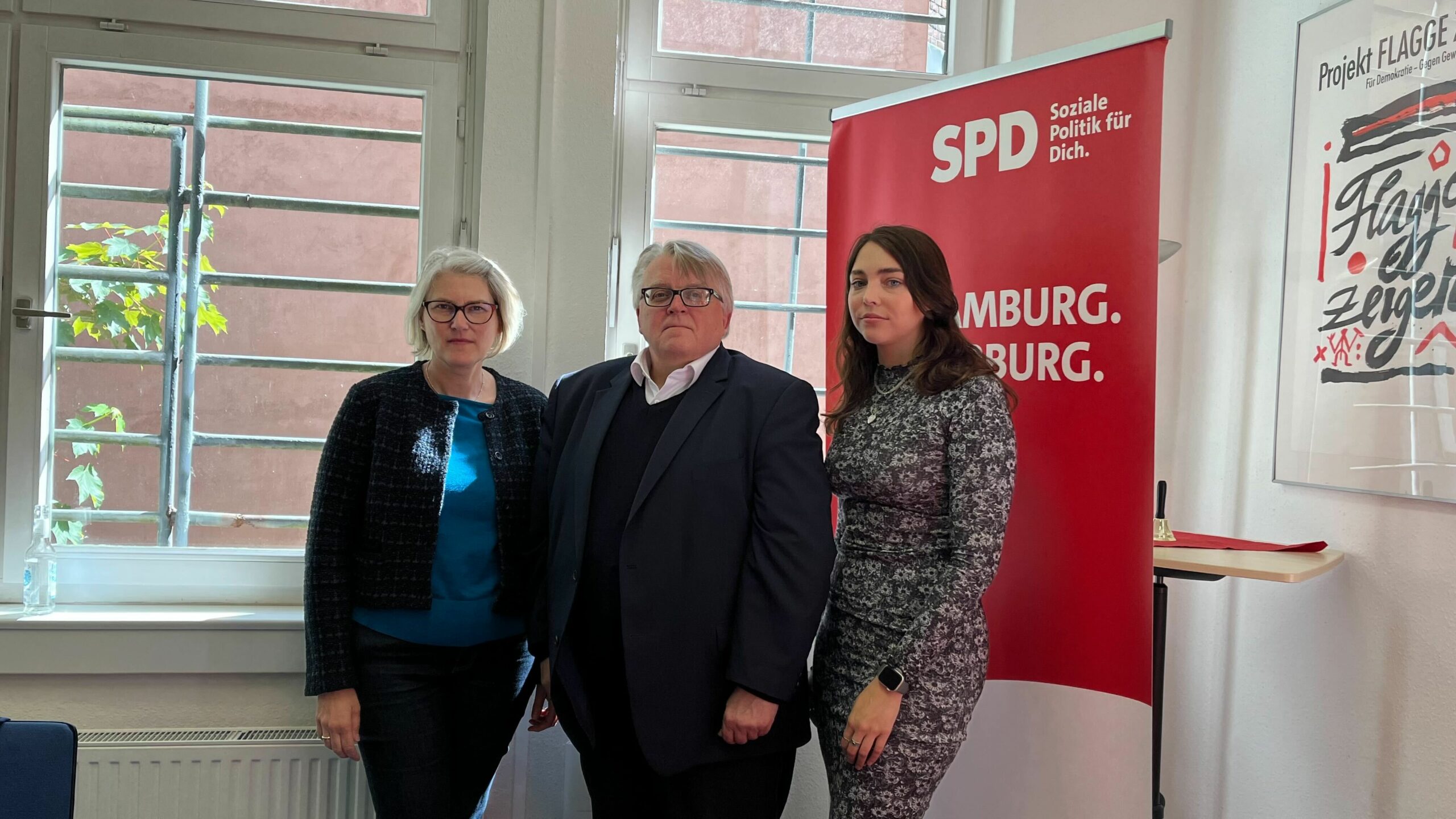 Claudia Loss (v.l.), Harburger SPD-Kreischefin, Frank Richter, Harburgs SPD-Fraktionschef und seine Stellvertreterin Natalia Sahling am Freitag bei der Pressekonferenz.