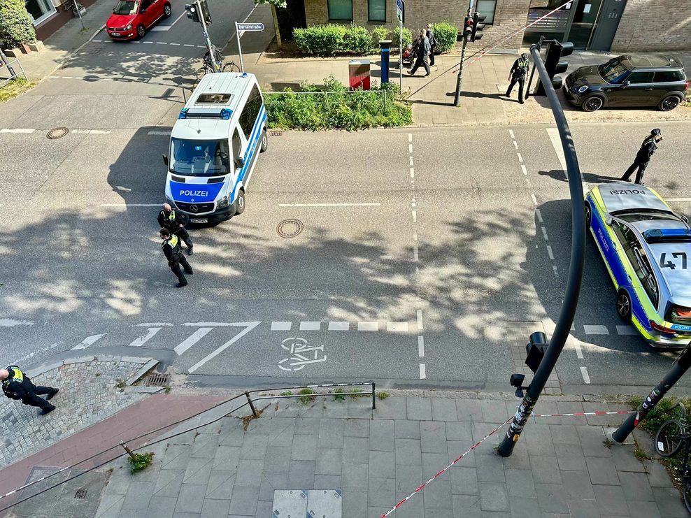 Die Polizei hat die Barnerstraße abgesperrt