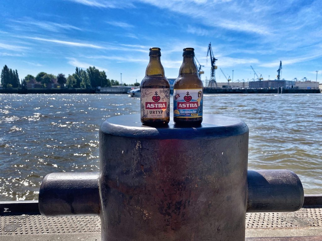 Typisches Getränk auf dem Hafengeburtstag. Manch einem schmeckt es schon vor 12!