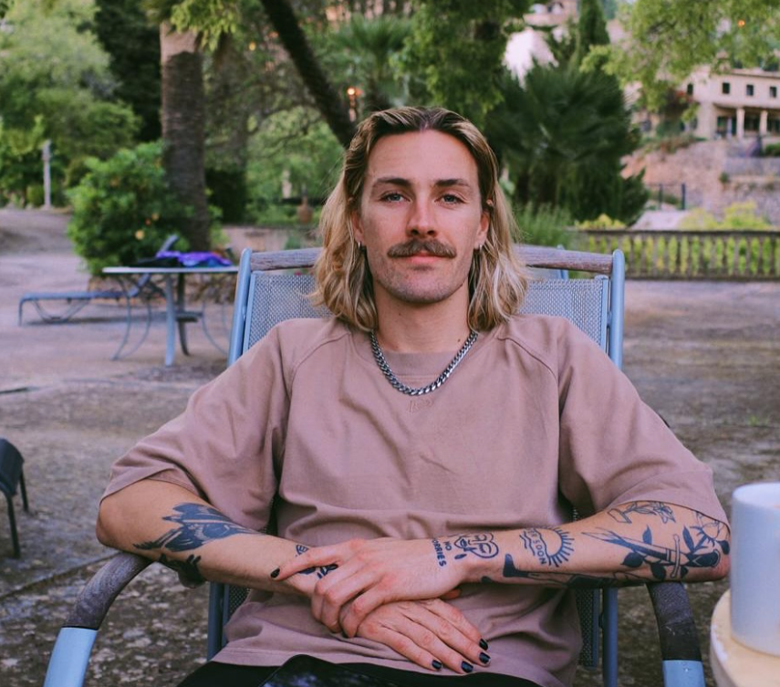 Jackson Irvine erholt sich in Katalonien.