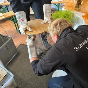 Am 21. Mai retten die Mitarbeitenden des Hamburger Schwanenwesen einen Marder aus einem Blumenladen in Hamburg-Nord.