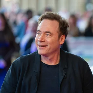 Michael „Bully“ Herbig, Schauspieler, steht vor Beginn der Verleihung des 25. Radio Regenbogen Awards im Europa-Park Rust auf dem Roten Teppich.