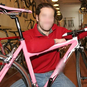 Der Geschäftsführer im Jahr 2008 in einem seiner Fahrradläden (Archivbild)