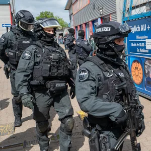 Pishing SMS aus Hamburg verschickt – Polizei stürmt Werkstatt an der Billstraße