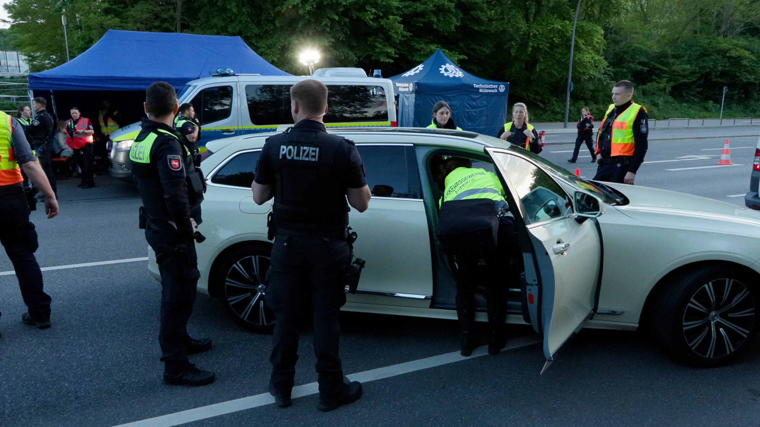 Die Polizei kontrollierte mehr als 200 Fahrzeuge.