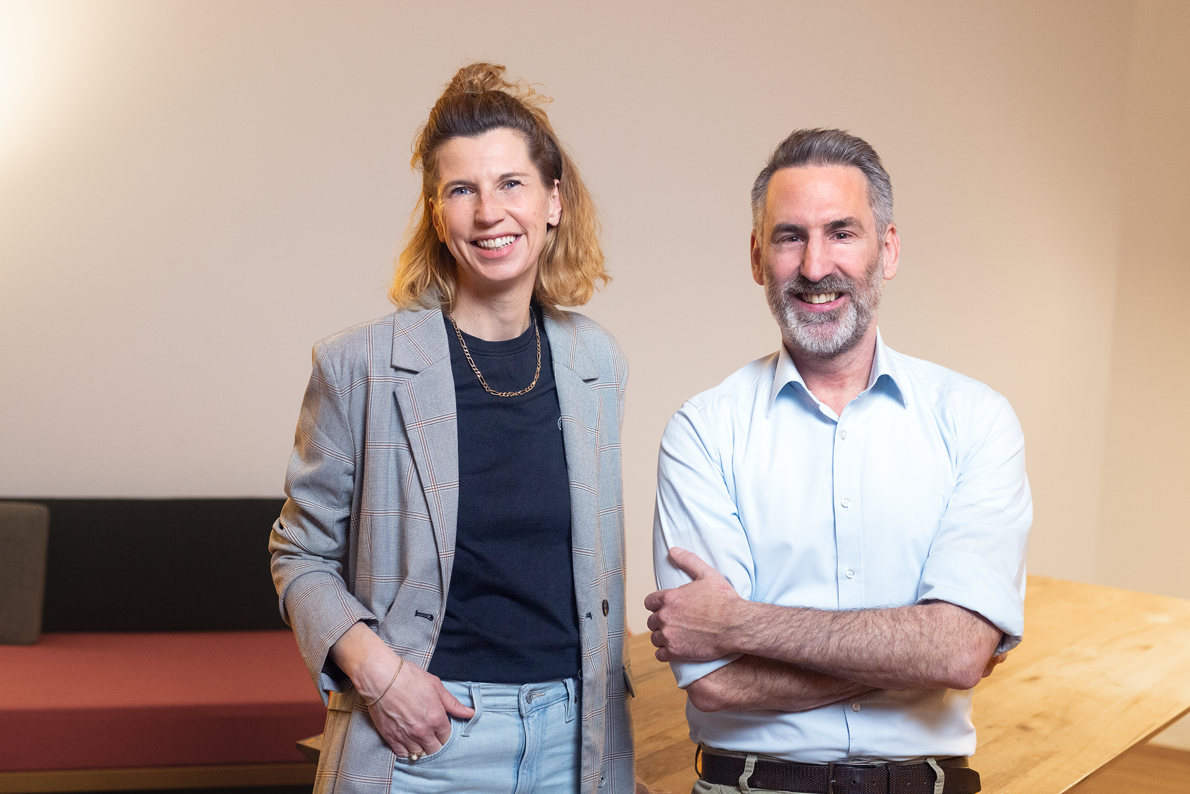 Nina Lindenblatt (45) und Kai Afflerbach (53) wollen mit ihrer Social Media-App NYZZU gegen die Branchenriesen antreten.