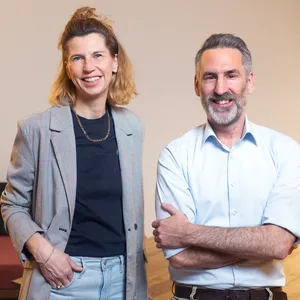 Nina Lindenblatt (45) und Kai Afflerbach (53) wollen mit ihrer Social Media-App NYZZU gegen die Branchenriesen antreten.
